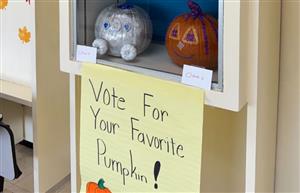  pumpkin drawing and text to say vote for your favorite 